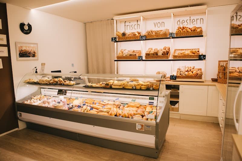 Bakery at Zürich HB (e.g., Brezelkönig, Äss-Bar)