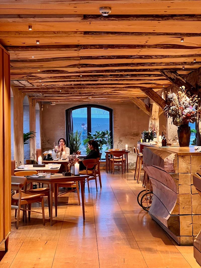 Barr (harborfront Nordic‑inspired dining)