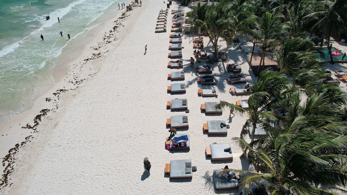 Beach Club Lounge
