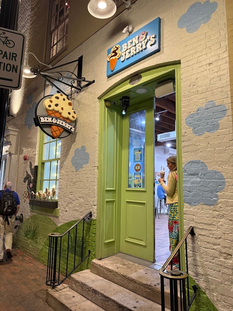Ben & Jerry’s Old Town (Dessert & Coffee Stop)