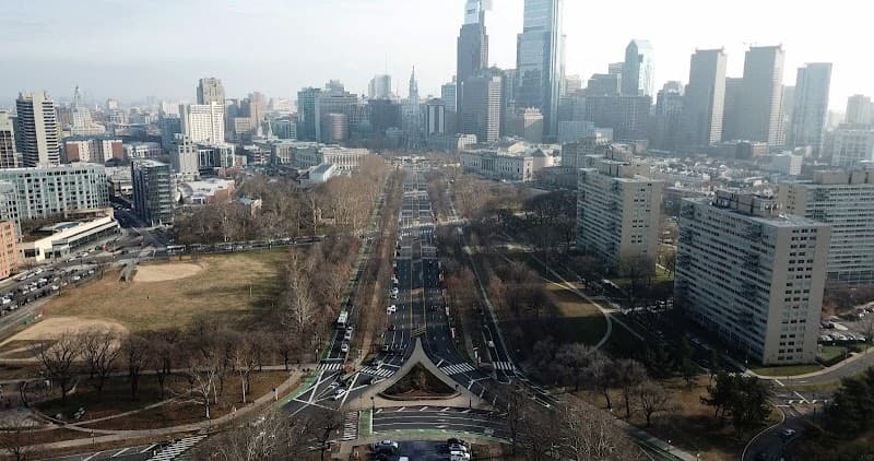 Benjamin Franklin Parkway Free Explore