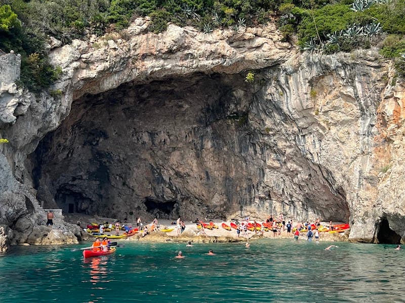 Betina Cave Kayak
