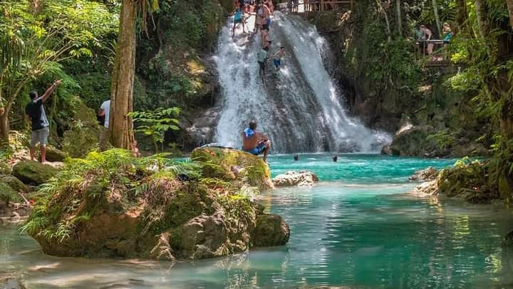 Blue Hole (Irie Blue Hole)