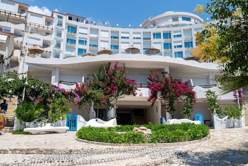 Bougainville Bay Hotel & Apartments