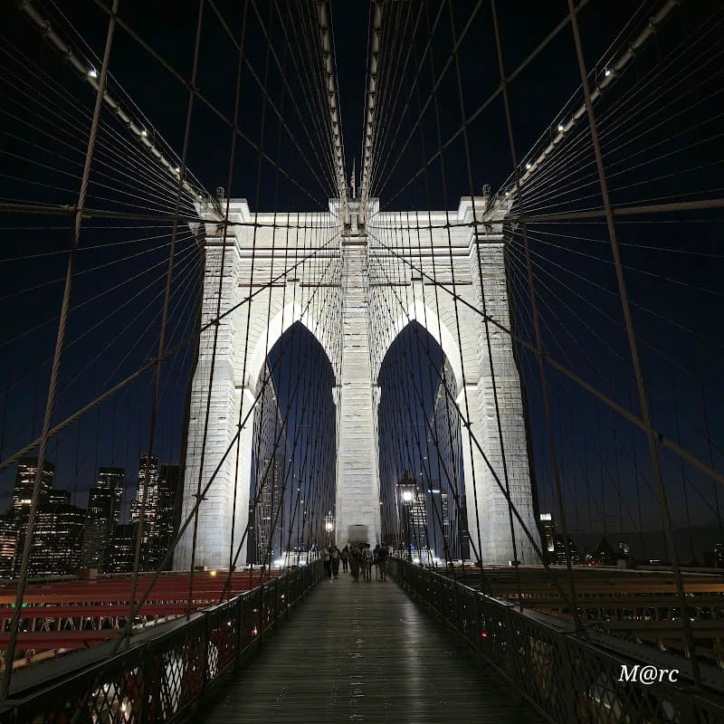 Brooklyn Bridge Walk (DUMBO to Manhattan)