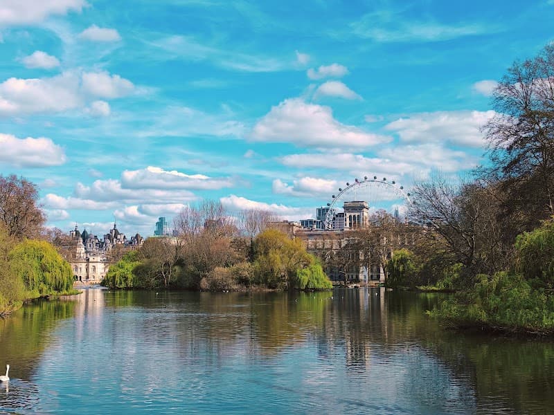 Buckingham Palace and St James’s Park Walk