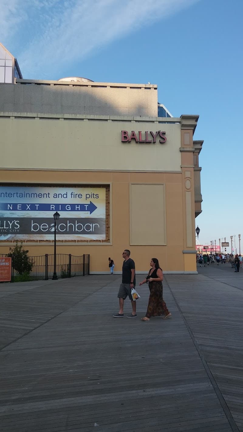 Caesars Pier / The Playground Mall Walk