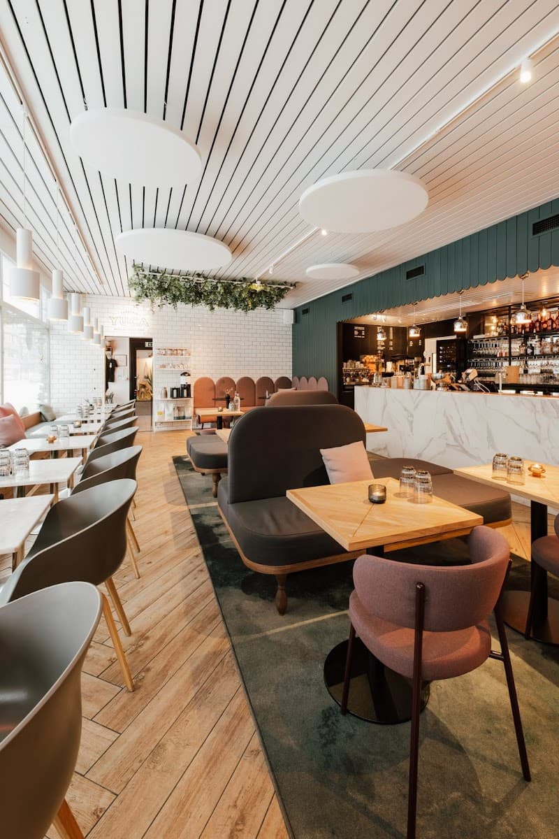 Café & Bar 21 (Vegetarian/Fish Brunch)
