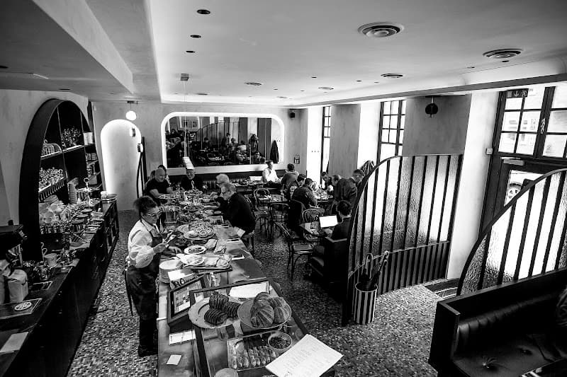 Cafe Saturnus