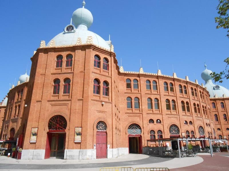 Campo Pequeno and Avenida Walk