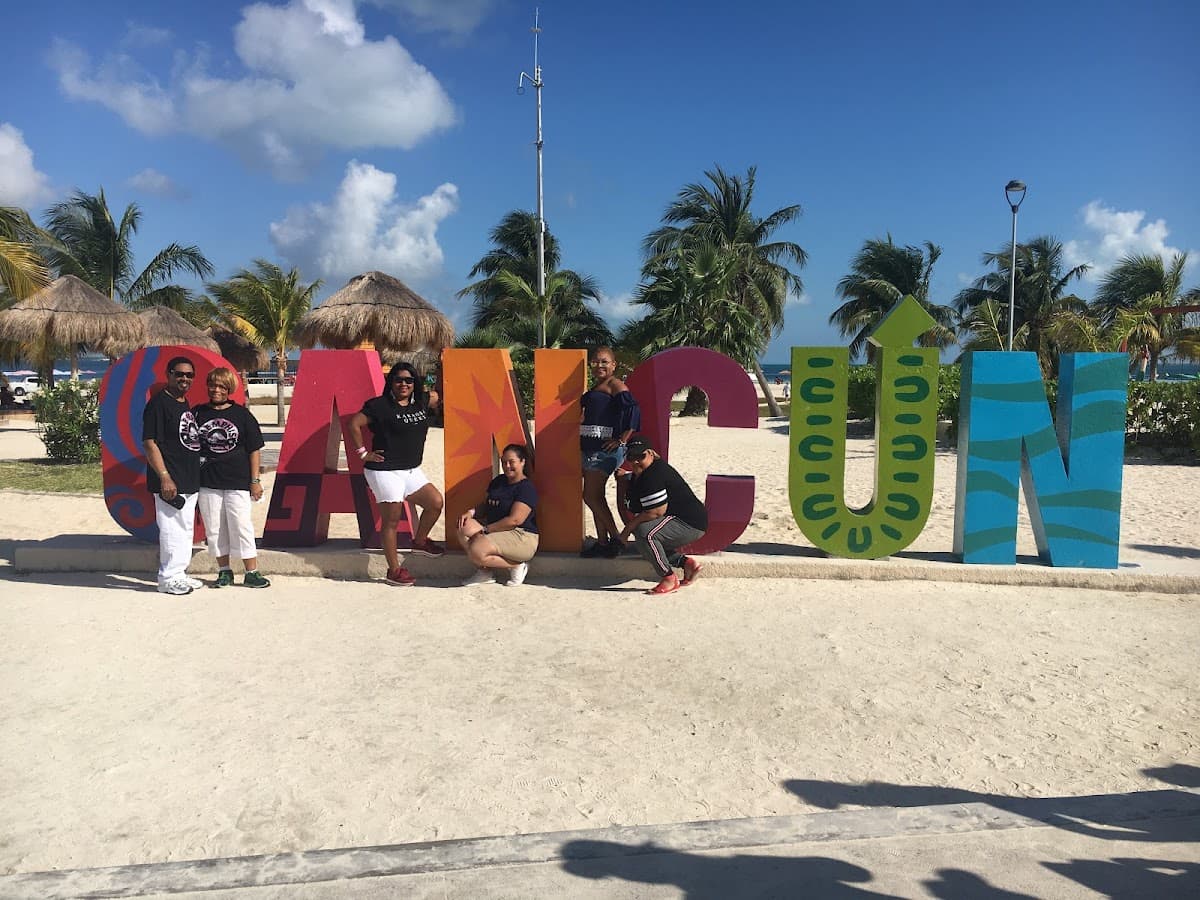 Cancún City Tour & Local Shopping
