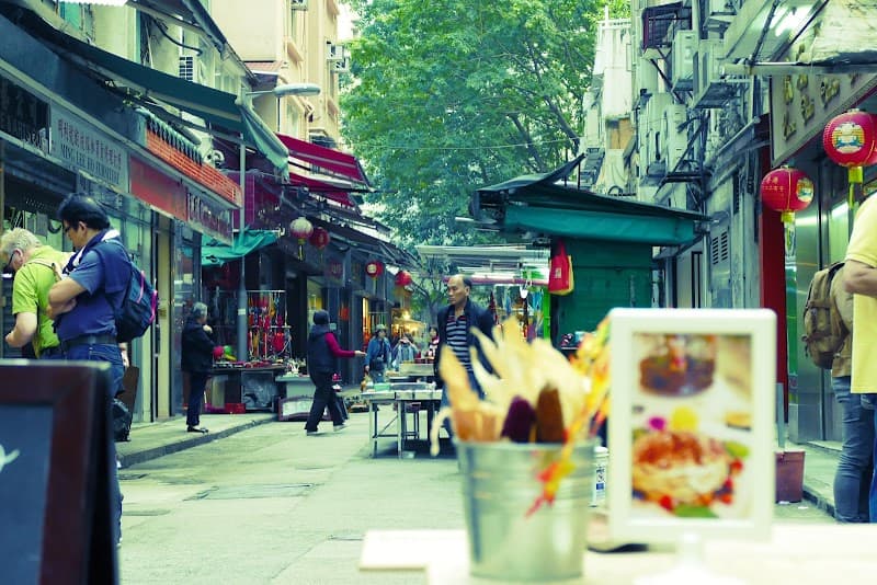 Cat Street (Upper Lascar Row) & Mid-Levels Antique Shopping