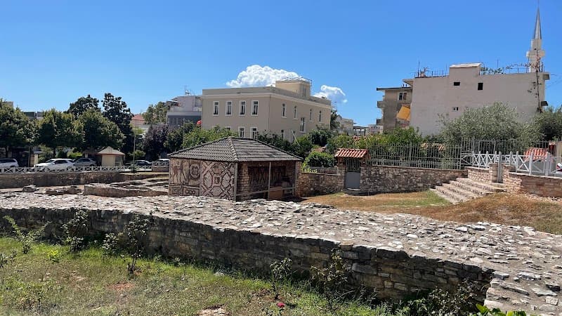 Central Sarandë Beach Time