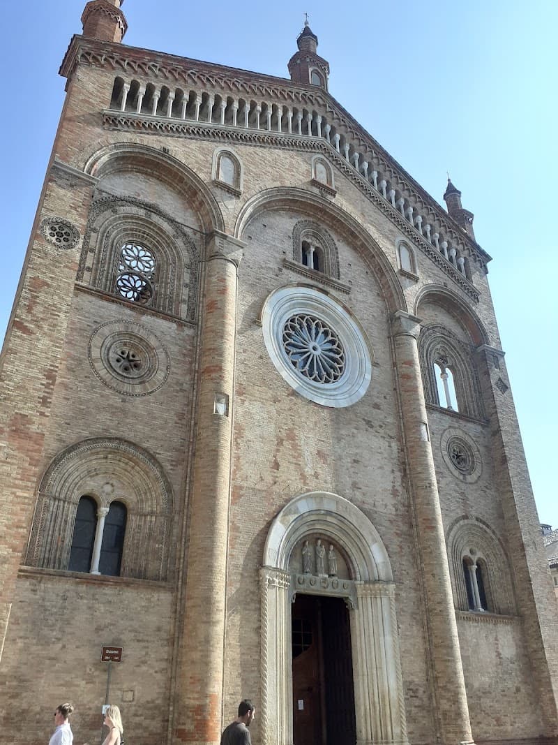 Crema in 48 Hours: Cobblestones, Canals & Hidden Courtyards