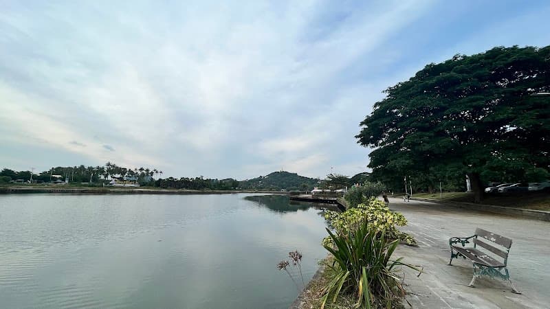 Chaweng Lake Night Walk