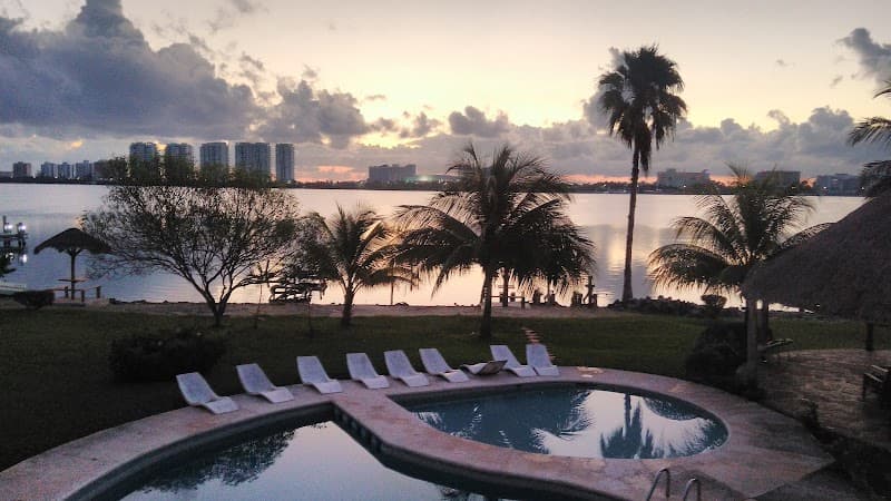 Check‑in & Lagoon Walk (Hotel Zone)