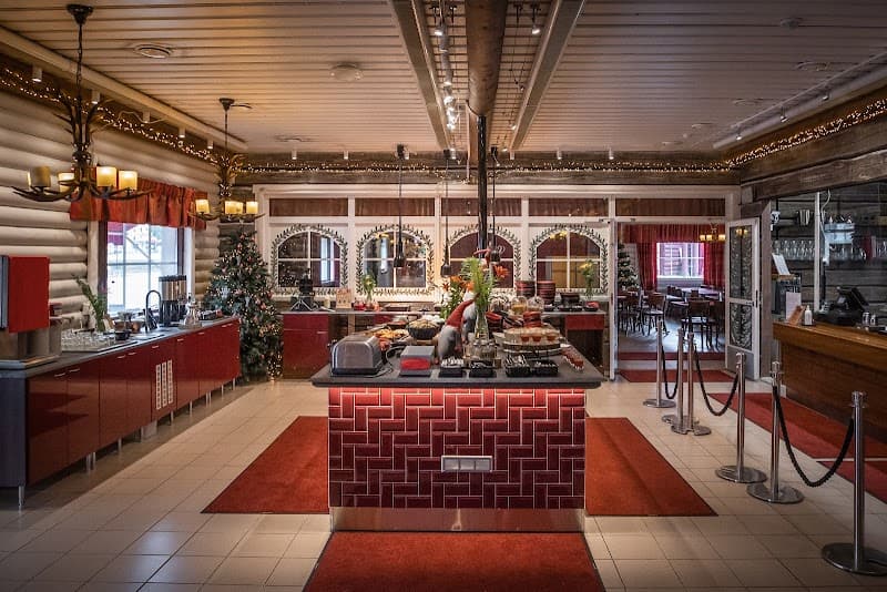 Romantic Arctic Escape in Rovaniemi