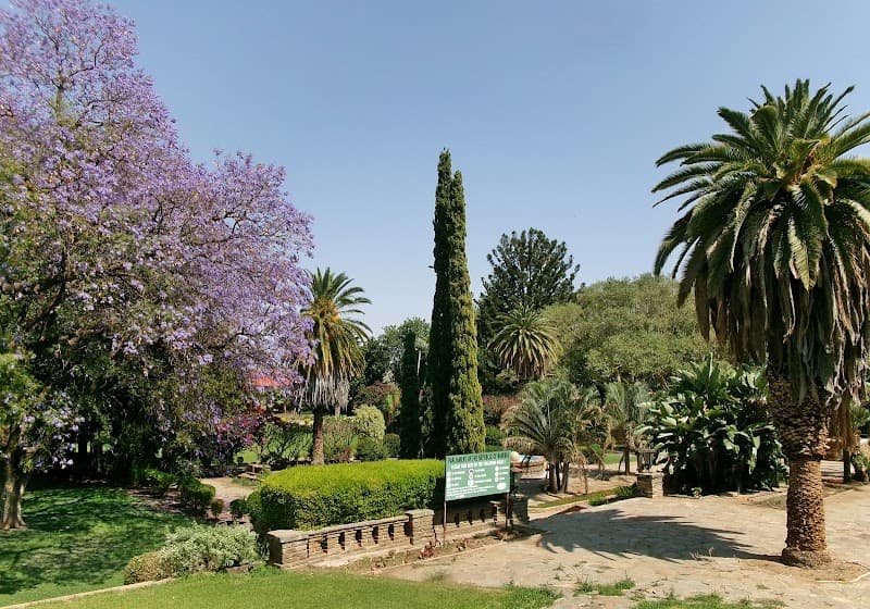 Christuskirche & Parliament Gardens