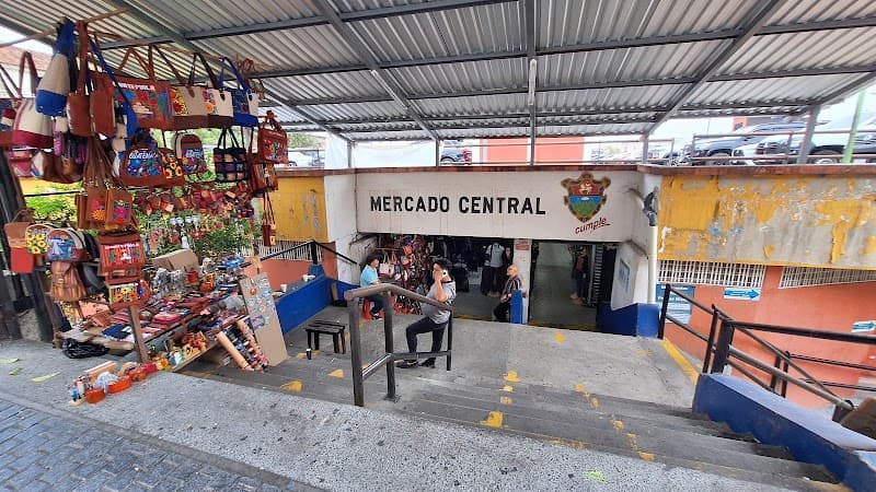 Comedores inside Mercado Central