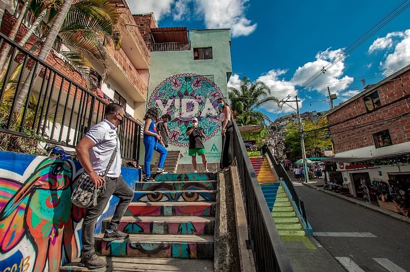 Comuna 13 Street Art & Escalators