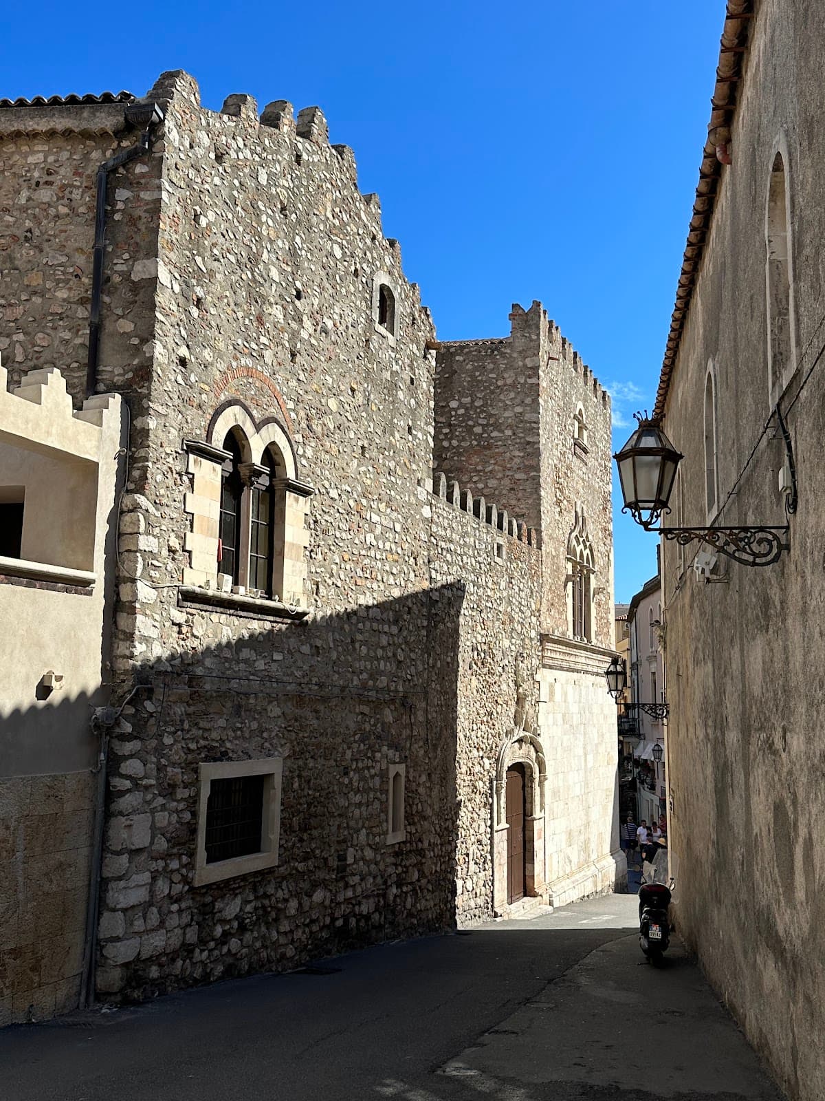 Corvaja Palace & Shopping