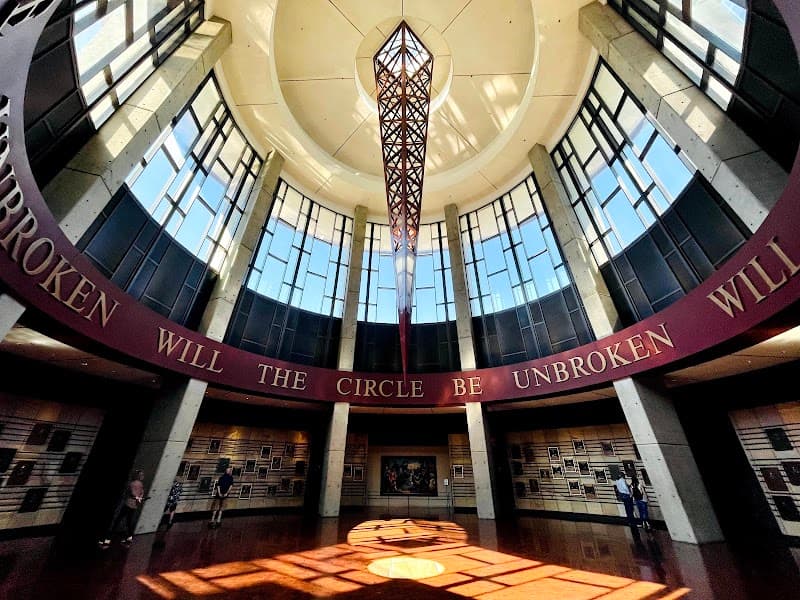 Country Music Hall of Fame (Exterior & Plaza browse)
