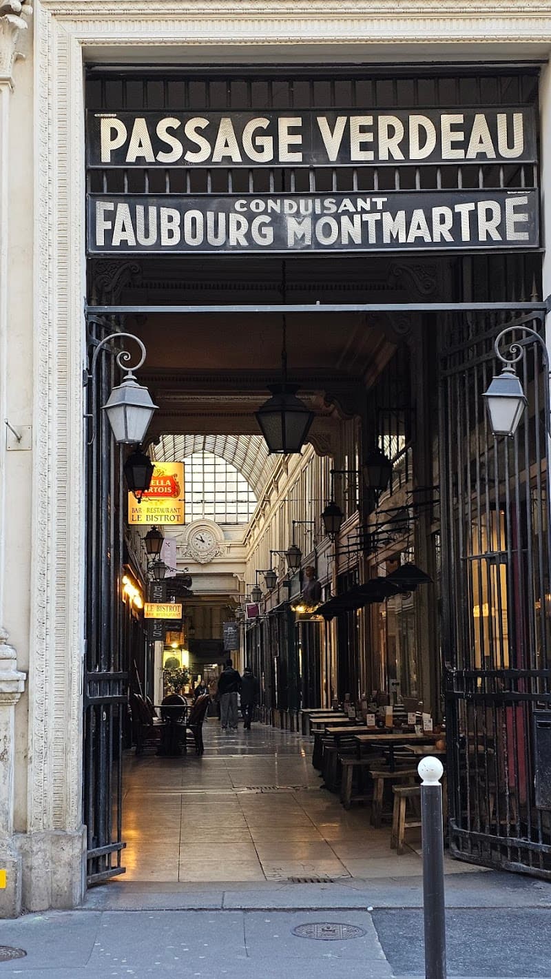 Covered Passages & Opéra neighborhood shopping
