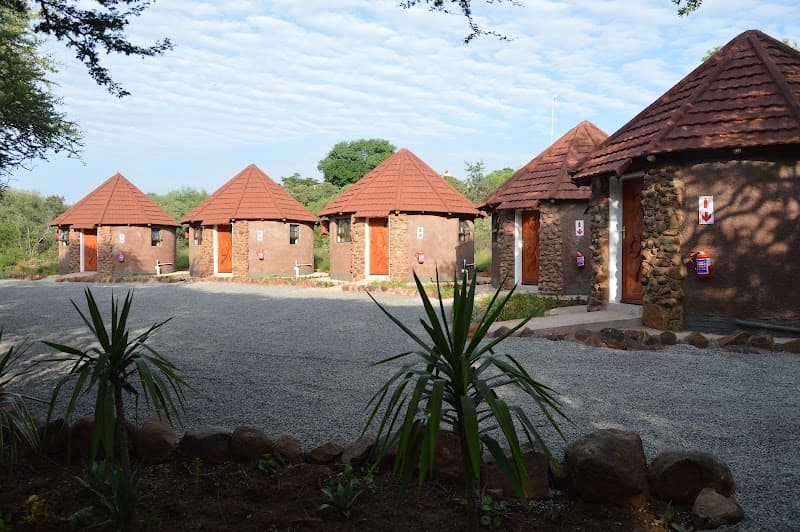 Crocodile Pools Resort & River Cruise