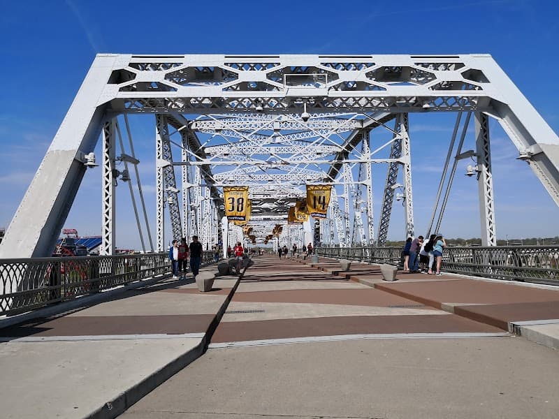 Cumberland Riverfront Park & John Seigenthaler Pedestrian Bridge