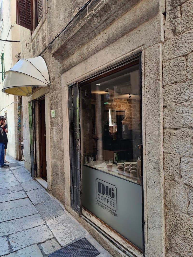 Romantic Split & Islands: Wild Green Getaway for Two