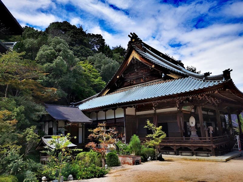 Daishoin Temple & Forested Pathways