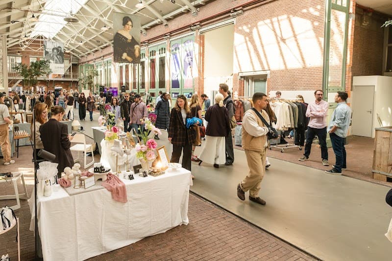 De Hallen & Oud‑West Stroll