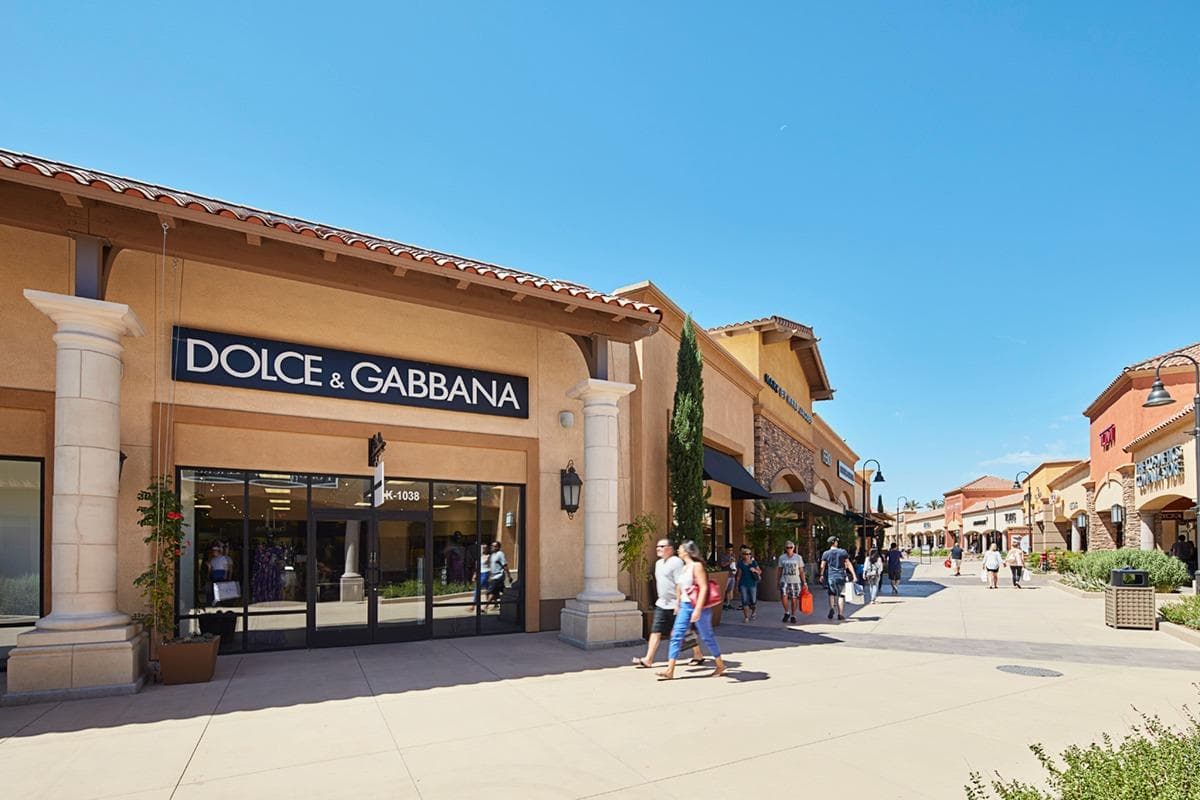 Desert Hills Premium Outlets