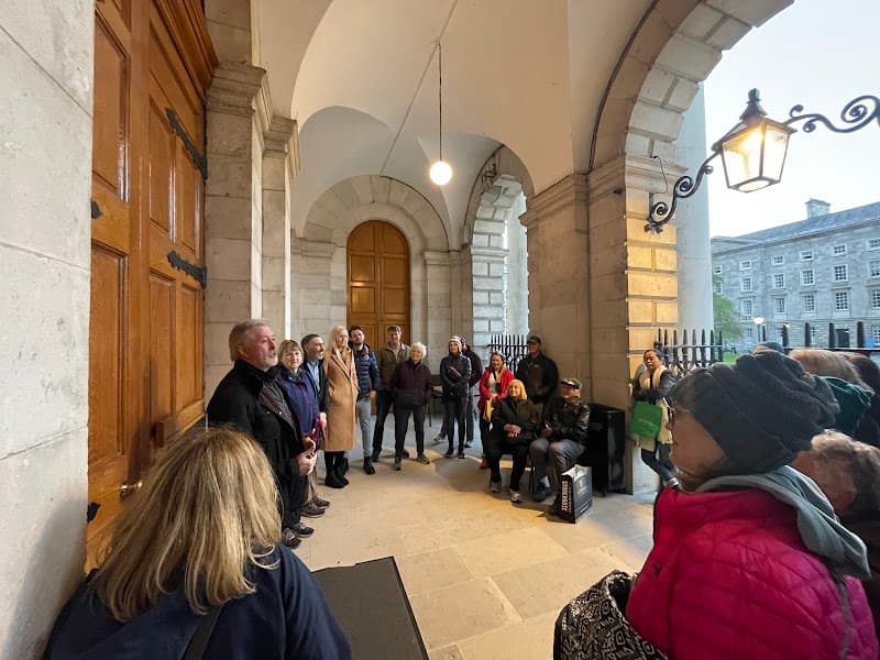 Dublin Literary Pub Crawl & Evening Stroll