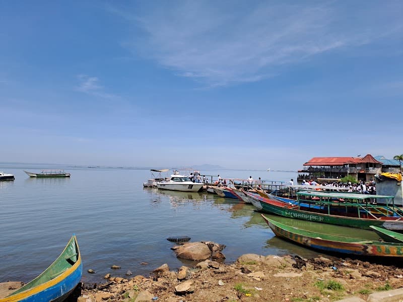 Dunga Lakeside Walk & Boardwalk