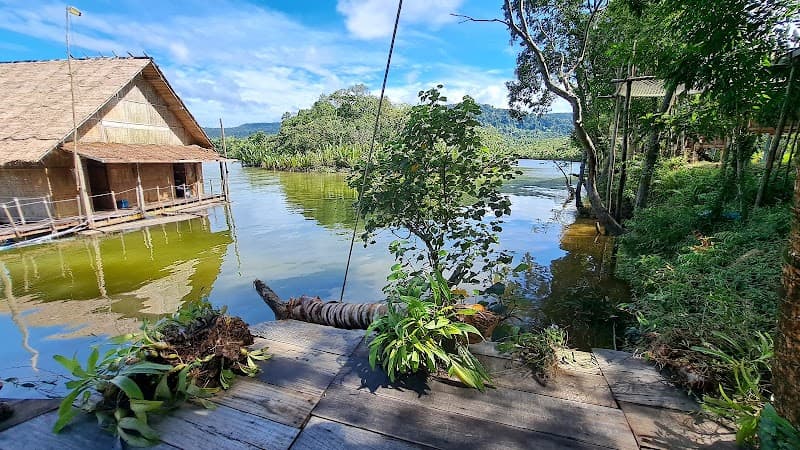 Eco-Resort Terrace Dining