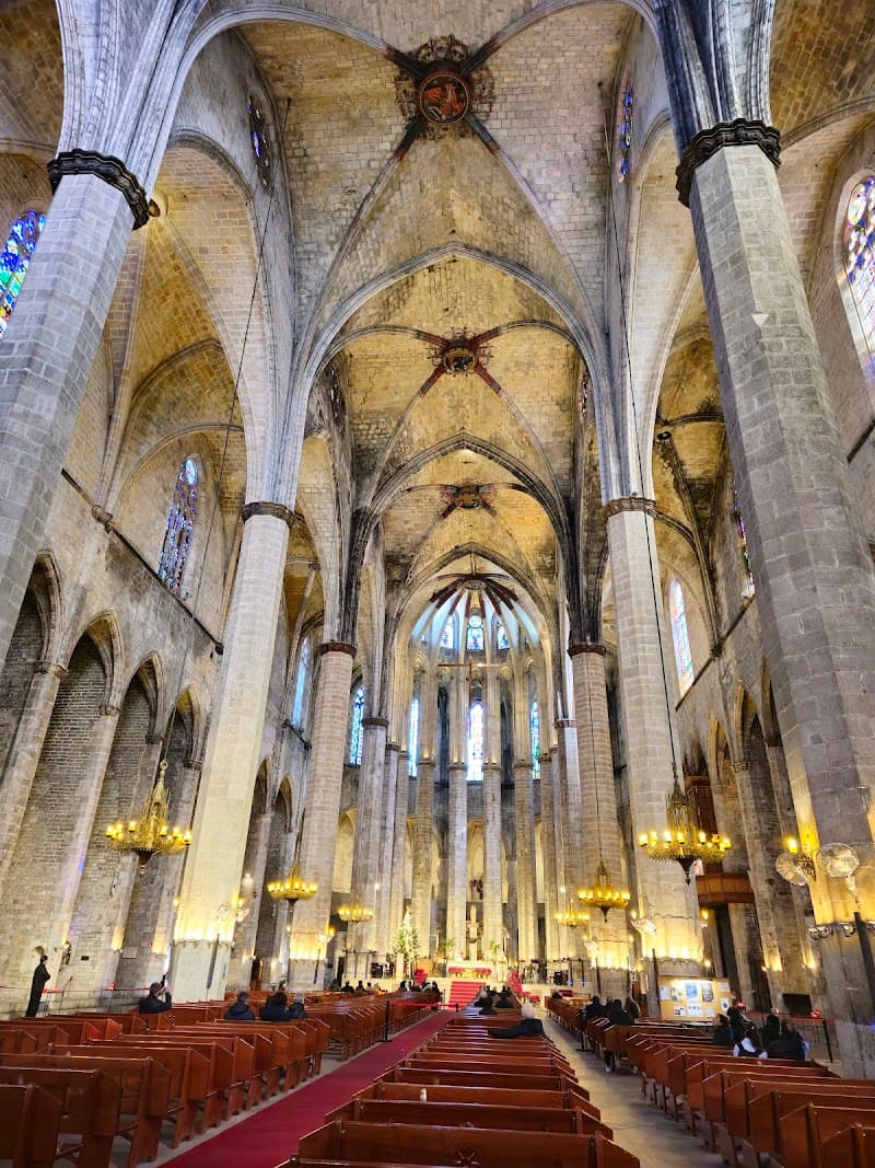 El Born Evening Walk & Basilica de Santa Maria del Mar