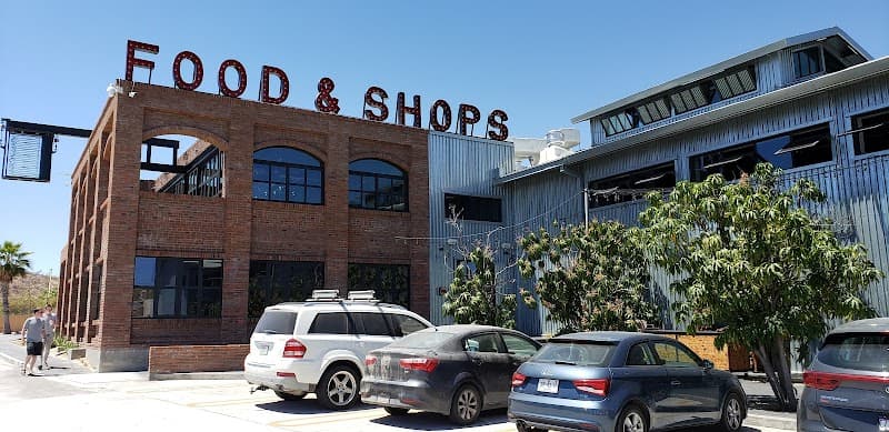 El Merkado Food Hall (choose halal‑friendly stalls)