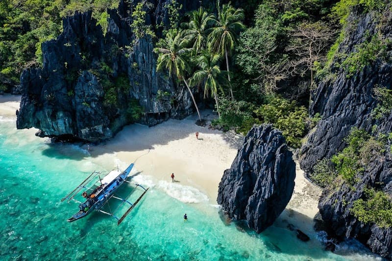 El Nido Town Beach Sunset Stroll