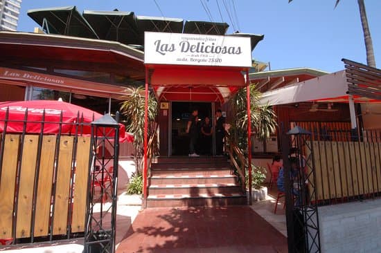 Empanadas Las Deliciosas (Vegetarian Options)