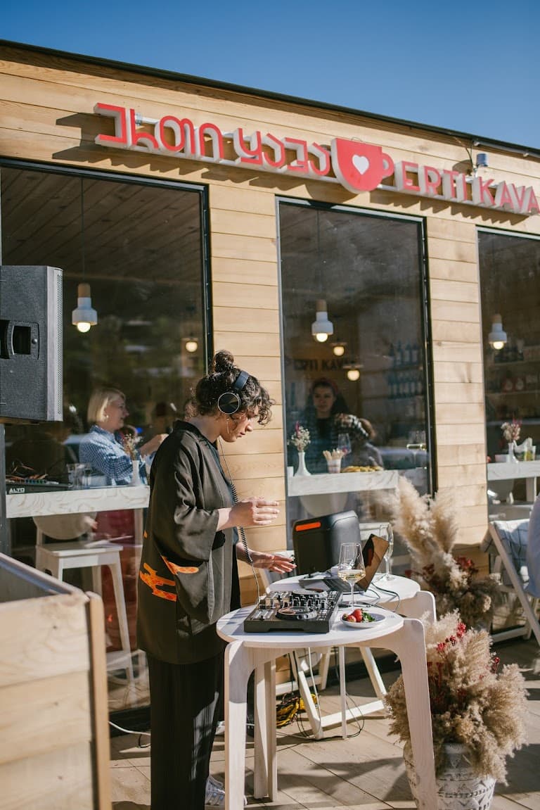 ERTI KAVA Coffee Room (Veg Snacks)