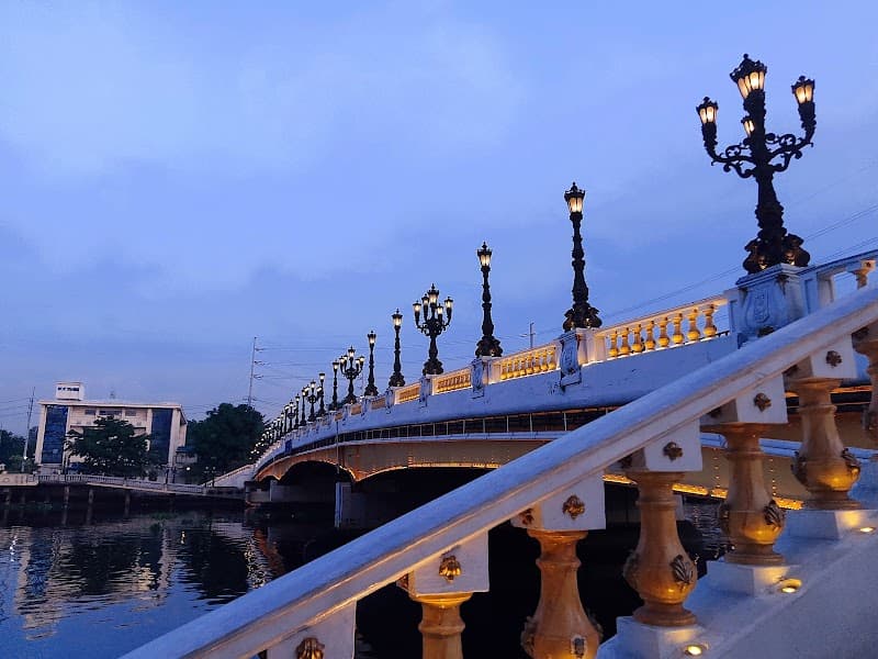 Escolta Riverside & Jones Bridge Night View