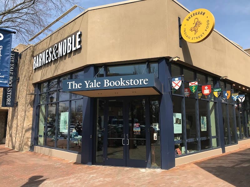 Evening Stroll around Broadway District & Yale Bookstore