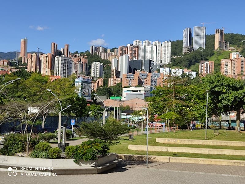 Evening Walk in Ciudad del Río Park