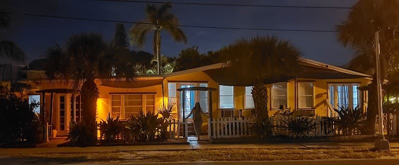 Farewell Beach Lounge