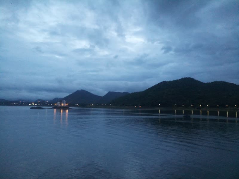 Fateh Sagar Lake Promenade Walk