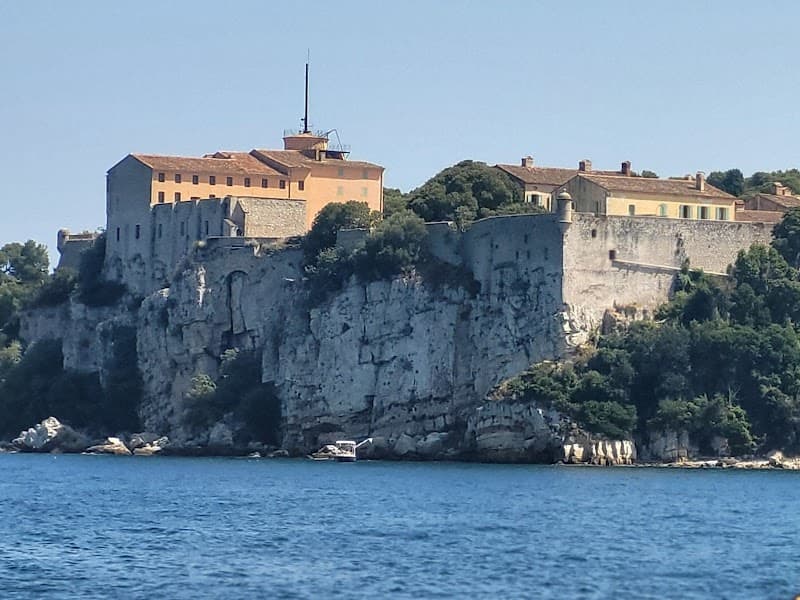 Ferry to Sainte-Marguerite Island