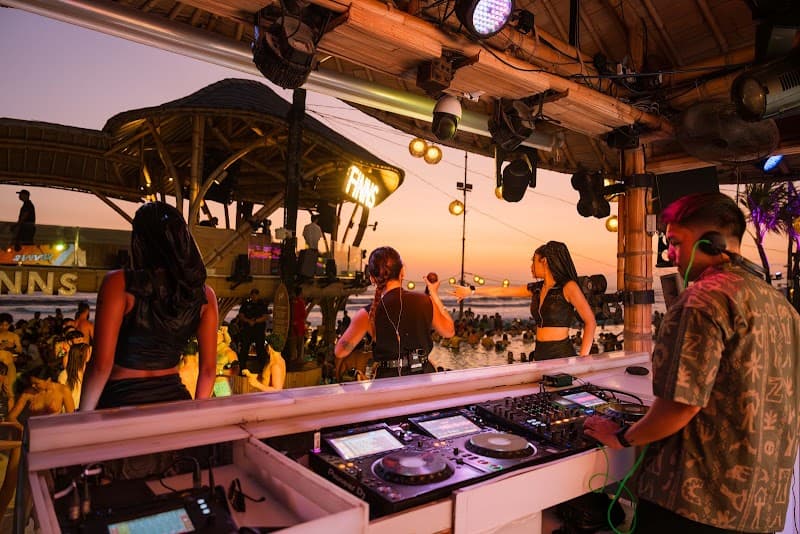 Finns Beach Club Nightlife