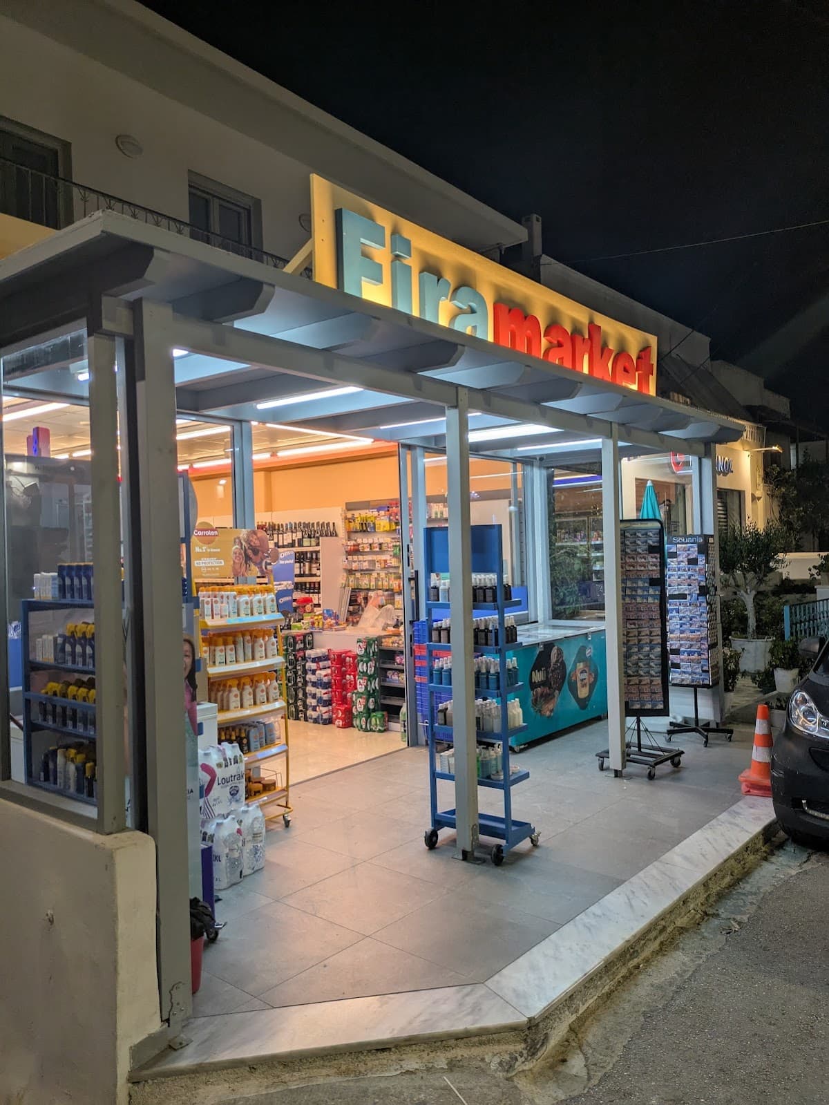 Fira Street Market