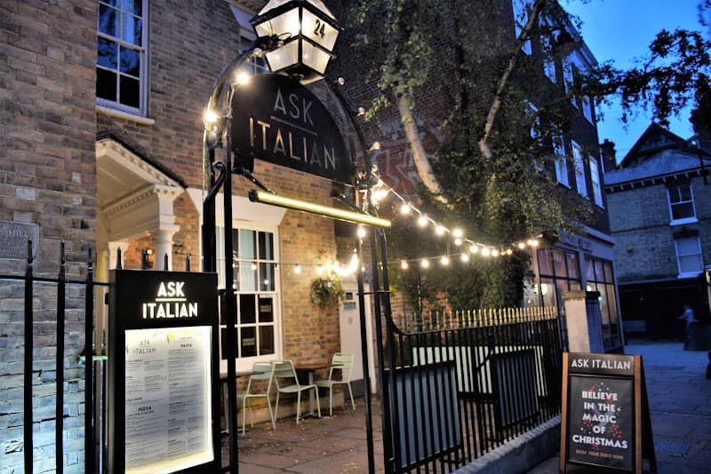Free Explore: King’s Mile and High Street